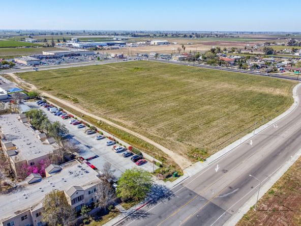 SHOVEL READY RETAIL LAND: ALL (13) OR PARTIAL PADS W/ UTILITIES: NEC S. Mendocino & E Manning Ave, Parlier, CA 93648